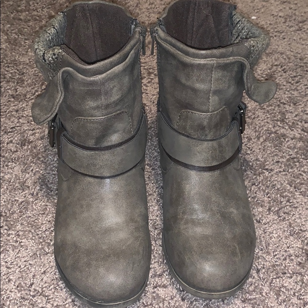 Booties - Picture 3 of 4